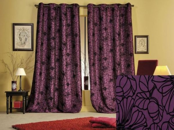 Тёмно-фиолетовые шторы с чёрным рисунком 