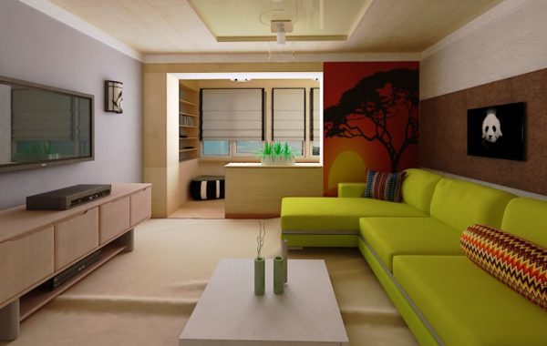 Зелёный диван в гостиной с балконом 