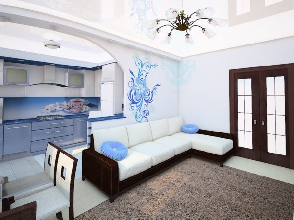 Белый диван и голубой кухонный гарнитур в дизайне 