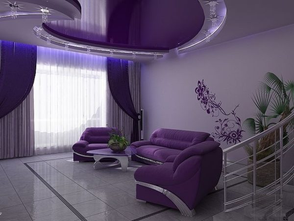 Фиолетовые шторы и потолок 