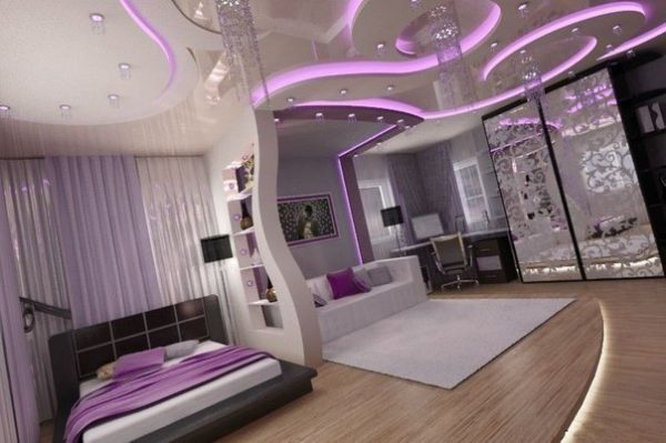 Фиолетовые тона спальни-гостиной